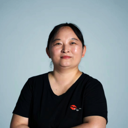 李变霞